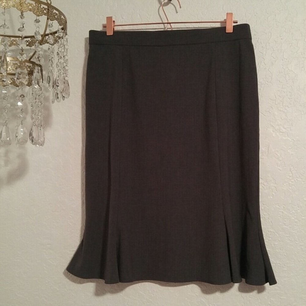 Briggs New York Grey Pencil Skirt with Ruffled Hem SZ 14